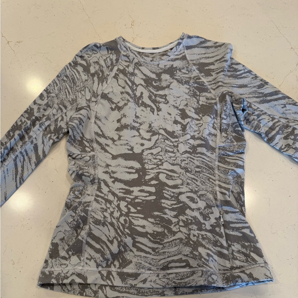 Lululemon size 6 top.